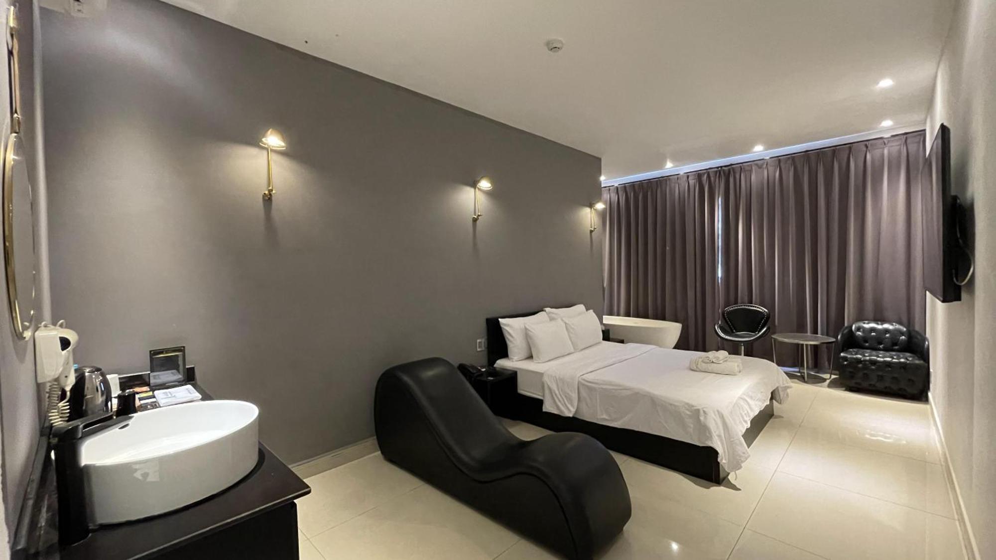 A In Riverside 2* TP. Hồ Chí Minh